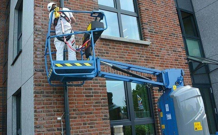 Photo showing a worker hooked up to a mobile elevating work platform